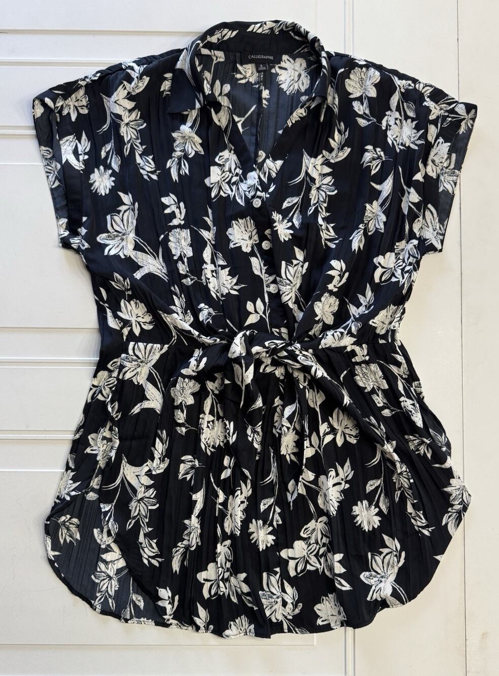 Calligraphie Womens Sz S Black Floral Short Sleeve Tie Front Tunic Top Shirt